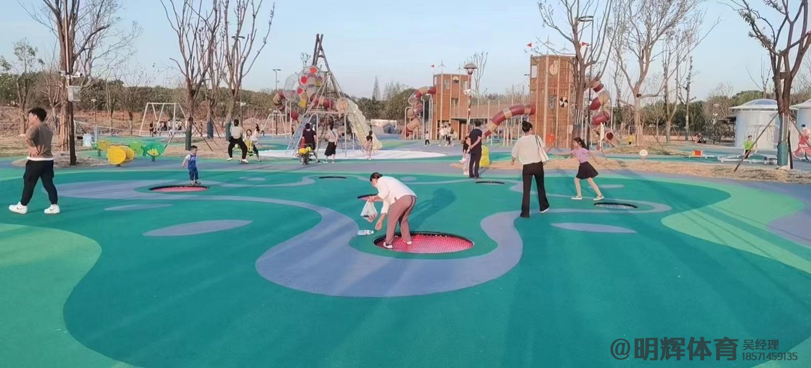 隆子公园跑道是用什么材料做成的